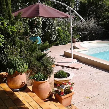 Michele Et Didier Lin 4* Saint-Laurent-dʼAigouze